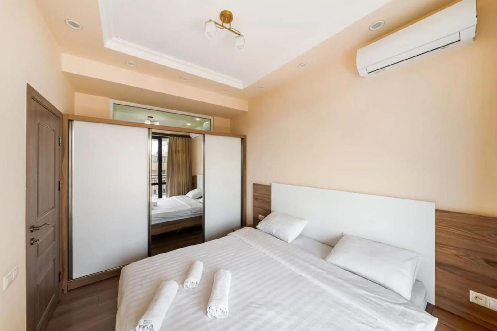 Fantastic Apartments Near Republic Square, Perfect Location, Mystreet Company Yerevan Exterior photo